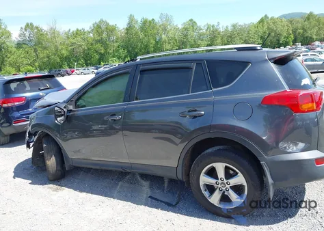 2015 Toyota Rav4 Xle z USA, uszkodzony, nr VIN JTMWFREV0FD071444
